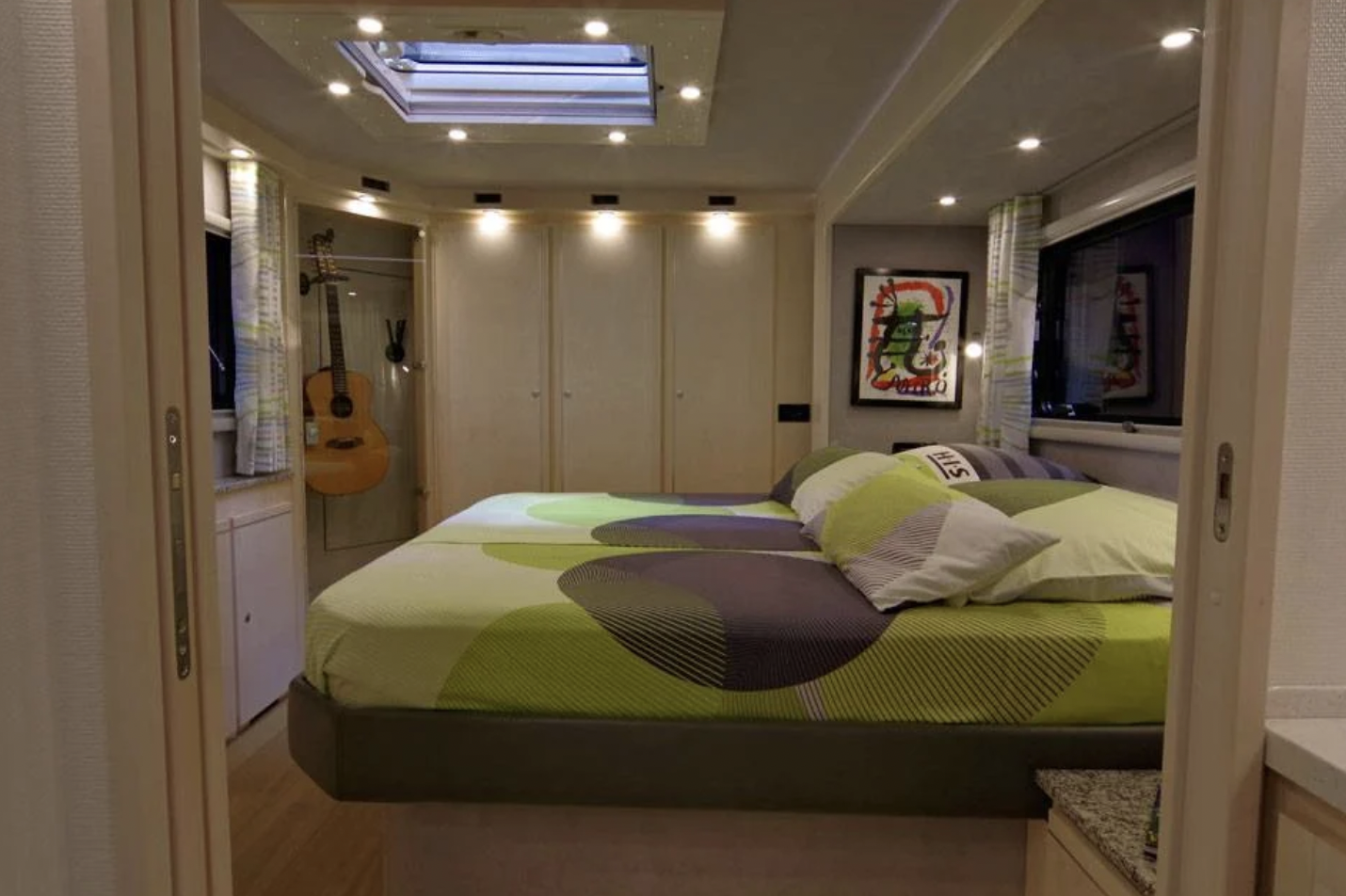 €1.56M Million-Dollar Camper Van: Interior Prettier Than a Palace FR_5