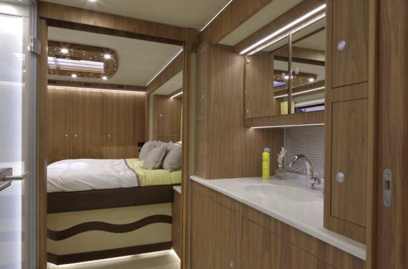 €1.56M Million-Dollar Camper Van: Interior Prettier Than a Palace FR_6