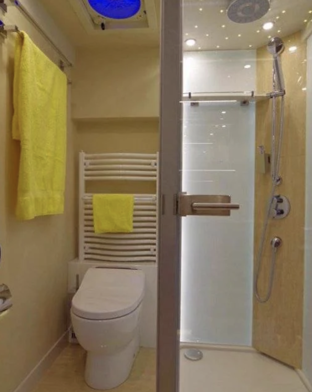 €1.56M Million-Dollar Camper Van: Interior Prettier Than a Palace FR_9