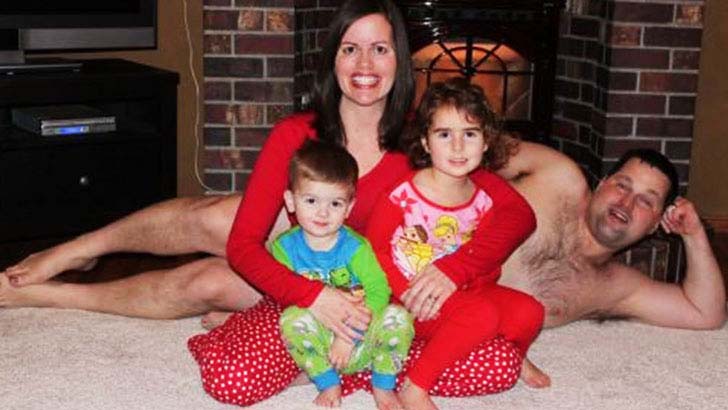 15-awkward-family-photos-that-will-haunt-you-for-long_16