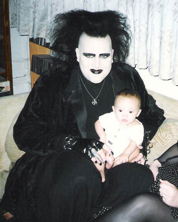 15-awkward-family-photos-that-will-haunt-you-for-long_4