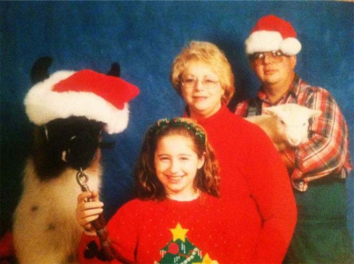 15-awkward-family-photos-that-will-haunt-you-for-long_7