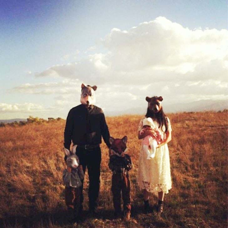 15-awkward-family-photos-that-will-haunt-you-for-long_8