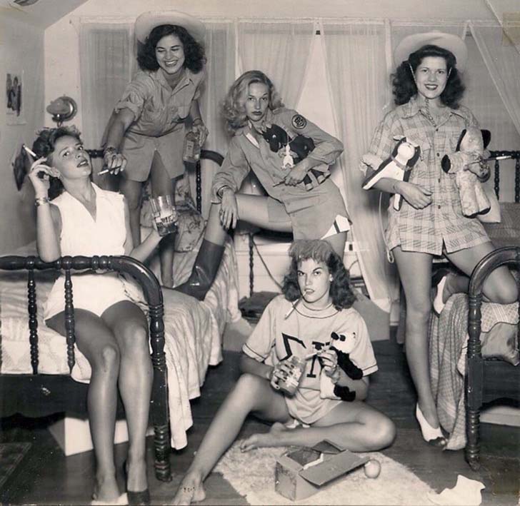 16-rare-historical-photos-of-famous-people-that-will-drop-your-jaw_7