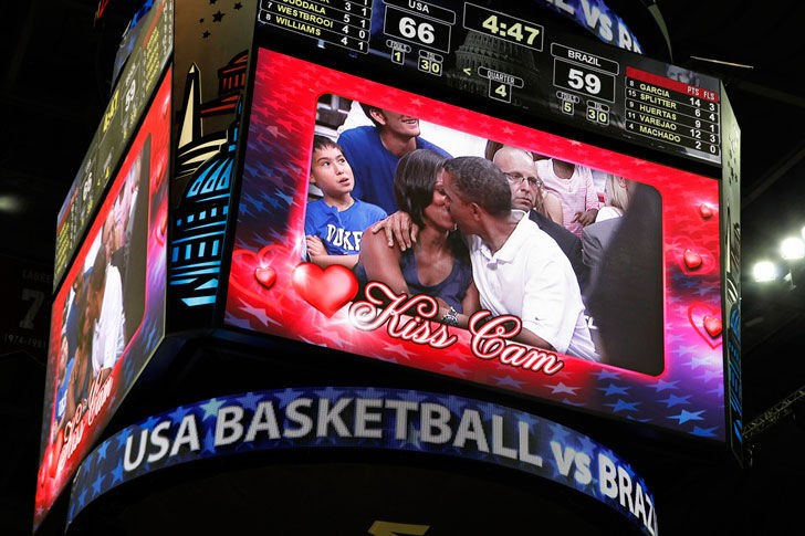 16-times-barack-and-michelle-obamas-love-made-us-weak-in-the-knees_8