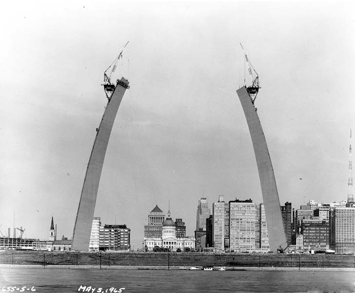 16-vintage-photos-of-the-worlds-iconic-landmarks-under-construction_14