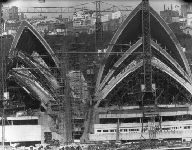 16-vintage-photos-of-the-worlds-iconic-landmarks-under-construction_15