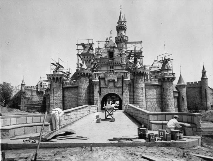 16-vintage-photos-of-the-worlds-iconic-landmarks-under-construction_16