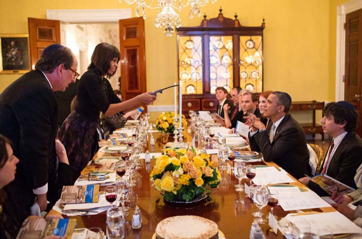 26-of-the-most-iconic-pictures-of-michelle-obama_16