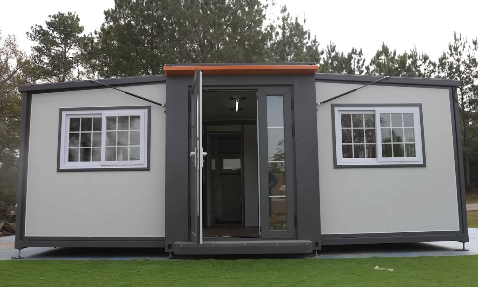 A Foldable House At €9,650 On Amazon Provides Shelter For A Homeless Man FR_8