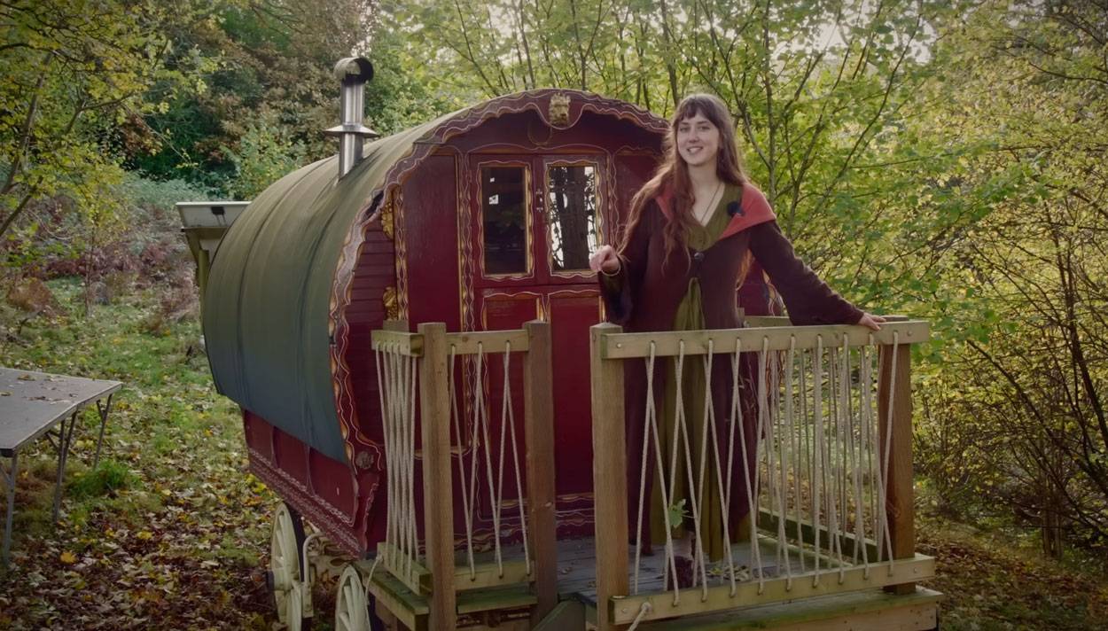 a-magical-off-grid-treehouse-what-led-her-to-the-forest-16
