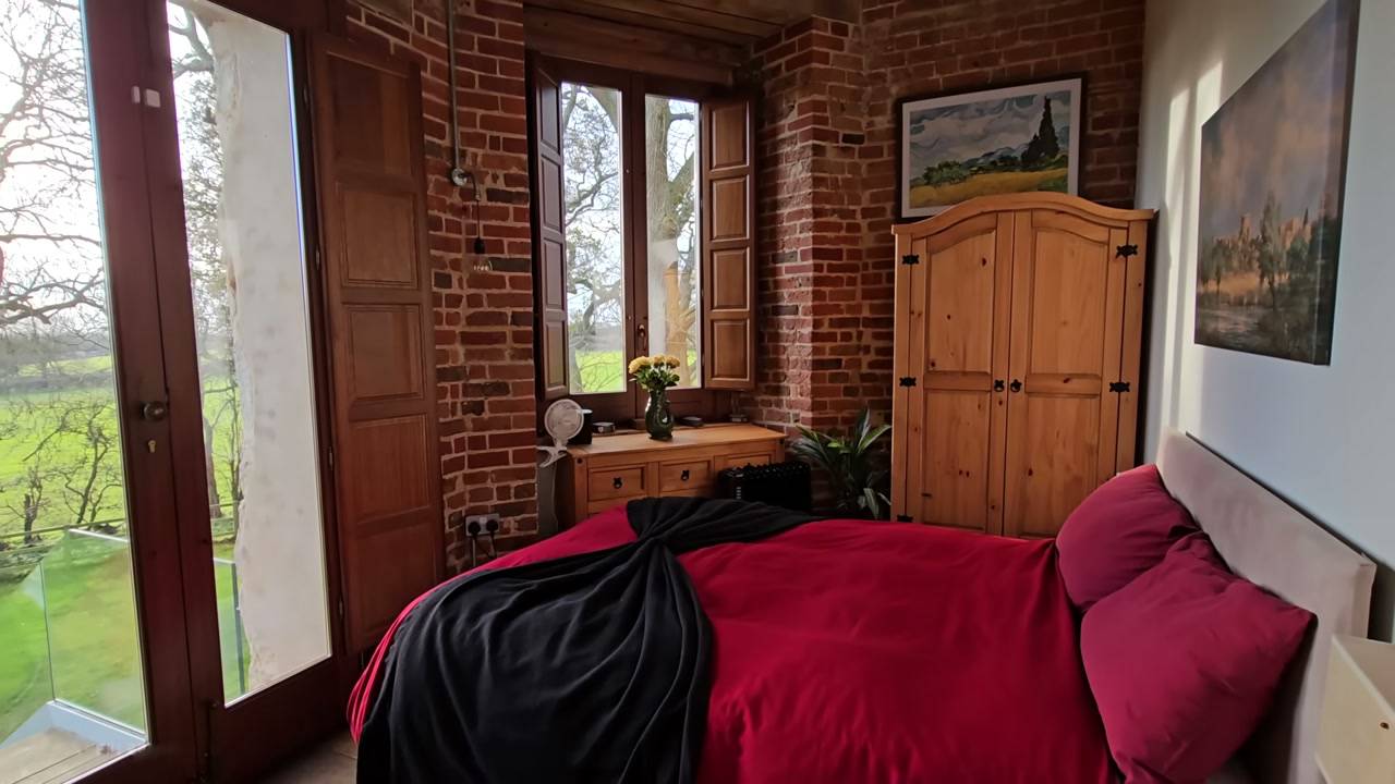 he-lives-in-a-250-year-old-mini-castle-wait-until-you-see-the-inside-5
