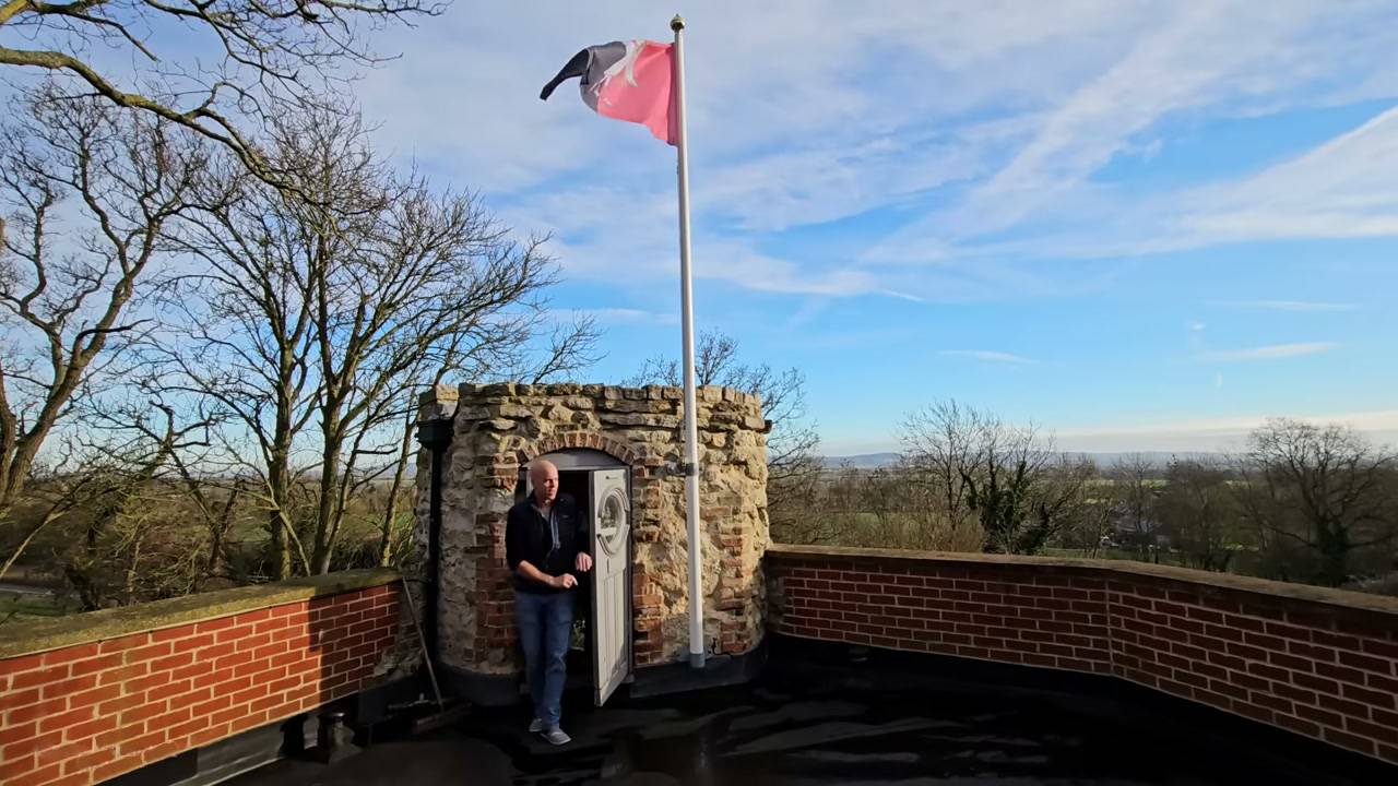he-lives-in-a-250-year-old-mini-castle-wait-until-you-see-the-inside-9