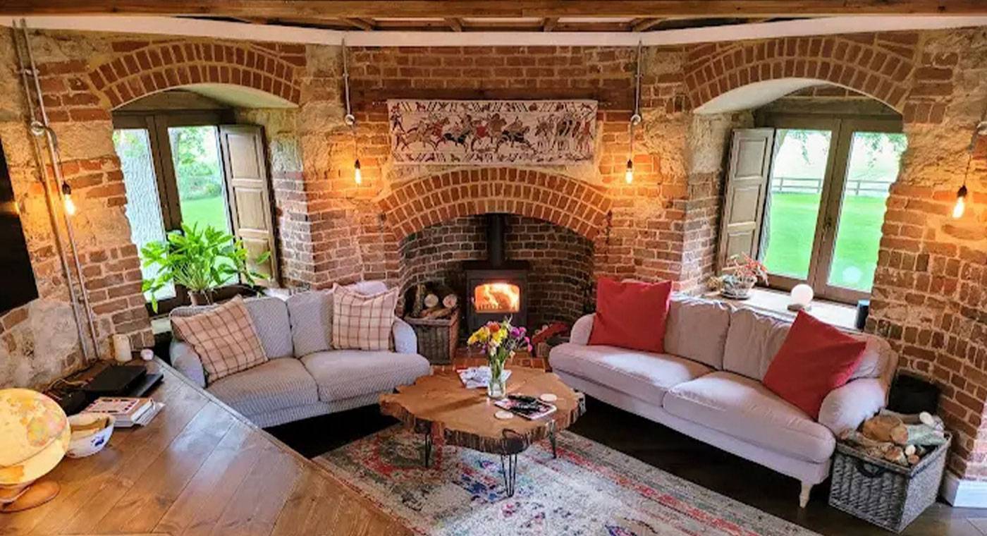 how-john-turned-a-250-year-ruin-into-a-956sqft-masterpiece-2