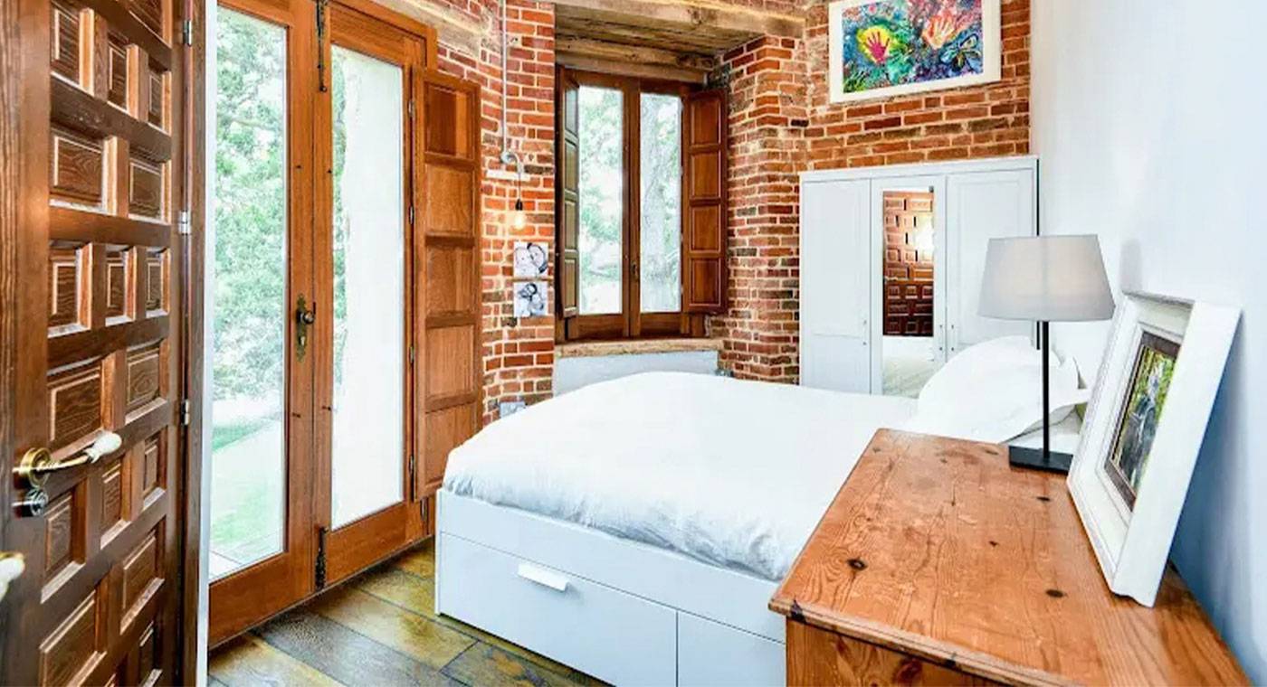 how-john-turned-a-250-year-ruin-into-a-956sqft-masterpiece-3