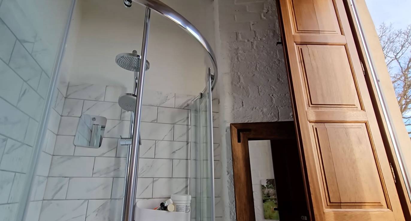 how-john-turned-a-250-year-ruin-into-a-956sqft-masterpiece-4