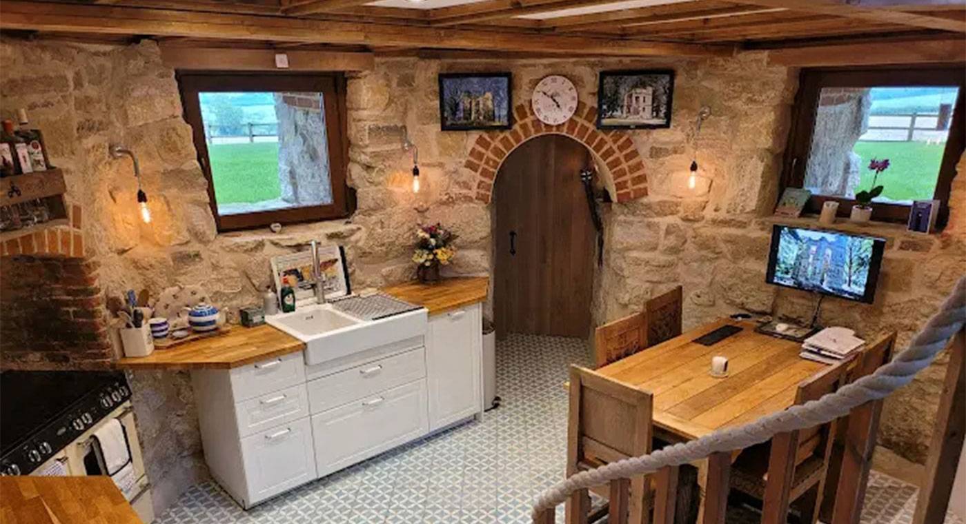 how-john-turned-a-250-year-ruin-into-a-956sqft-masterpiece-7