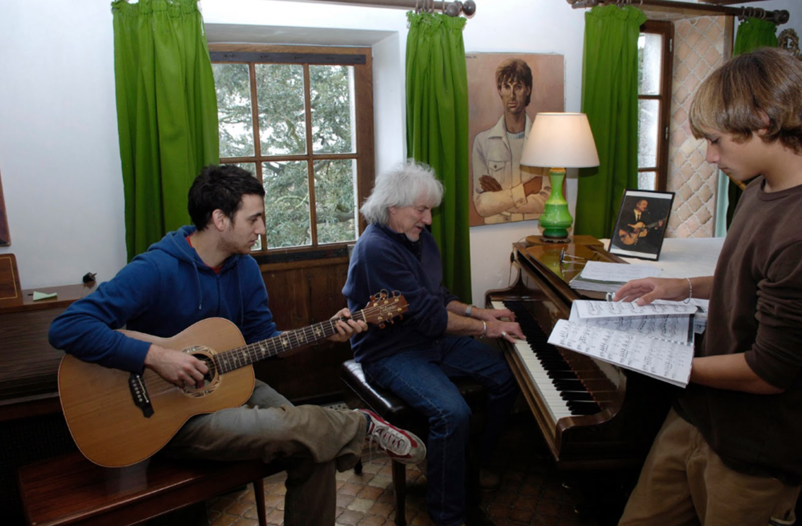 Hugues Aufray, 96 years old: his house, a living treasure of passions FR_5