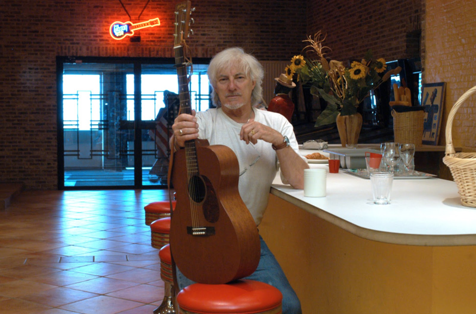Hugues Aufray, 96 years old, sings and jealously watches over his home FR_7