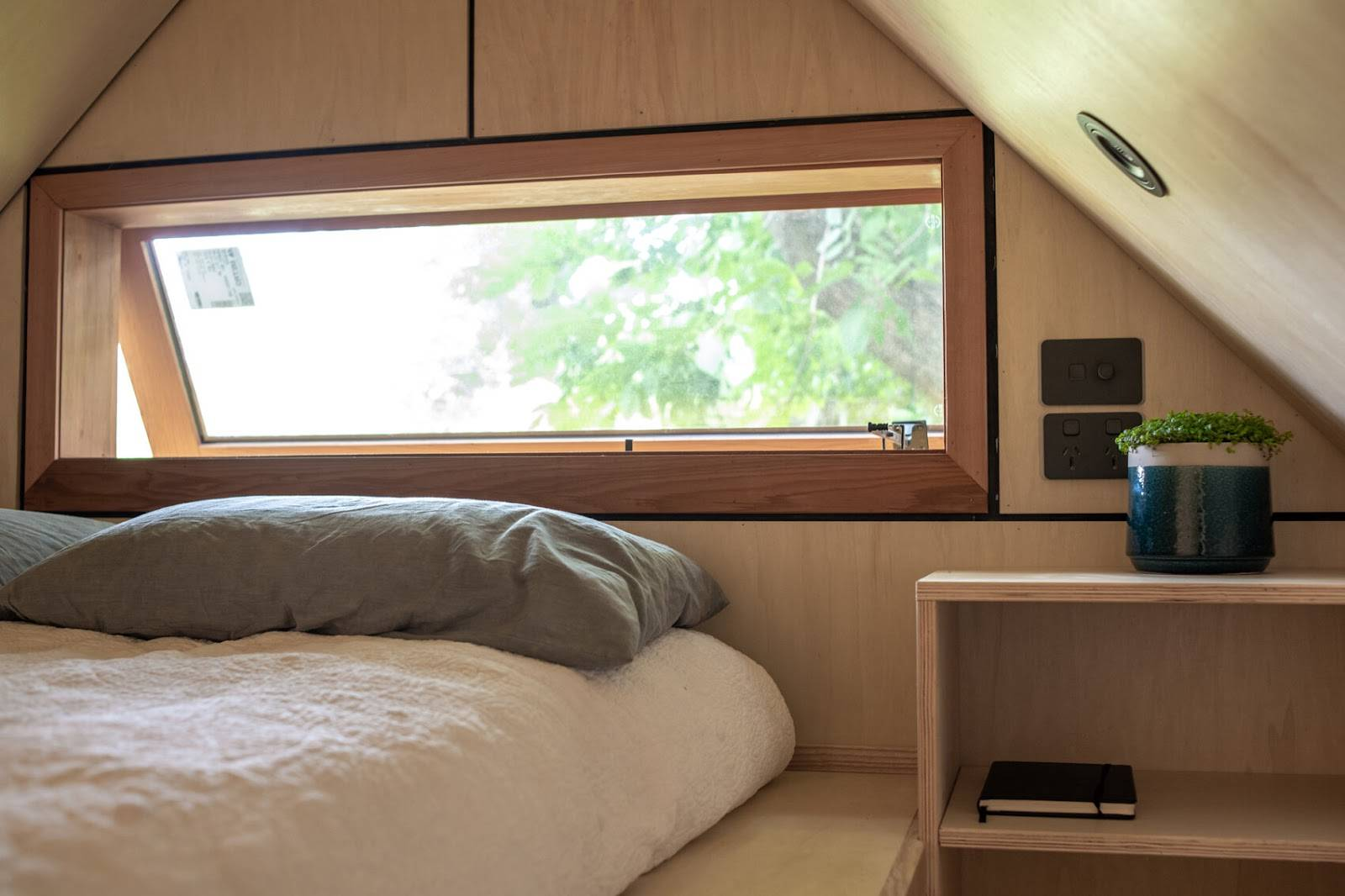 light-wood-and-bamboo-the-interior-of-this-eco-micro-house-is-a-haven-of-calm-fr-10