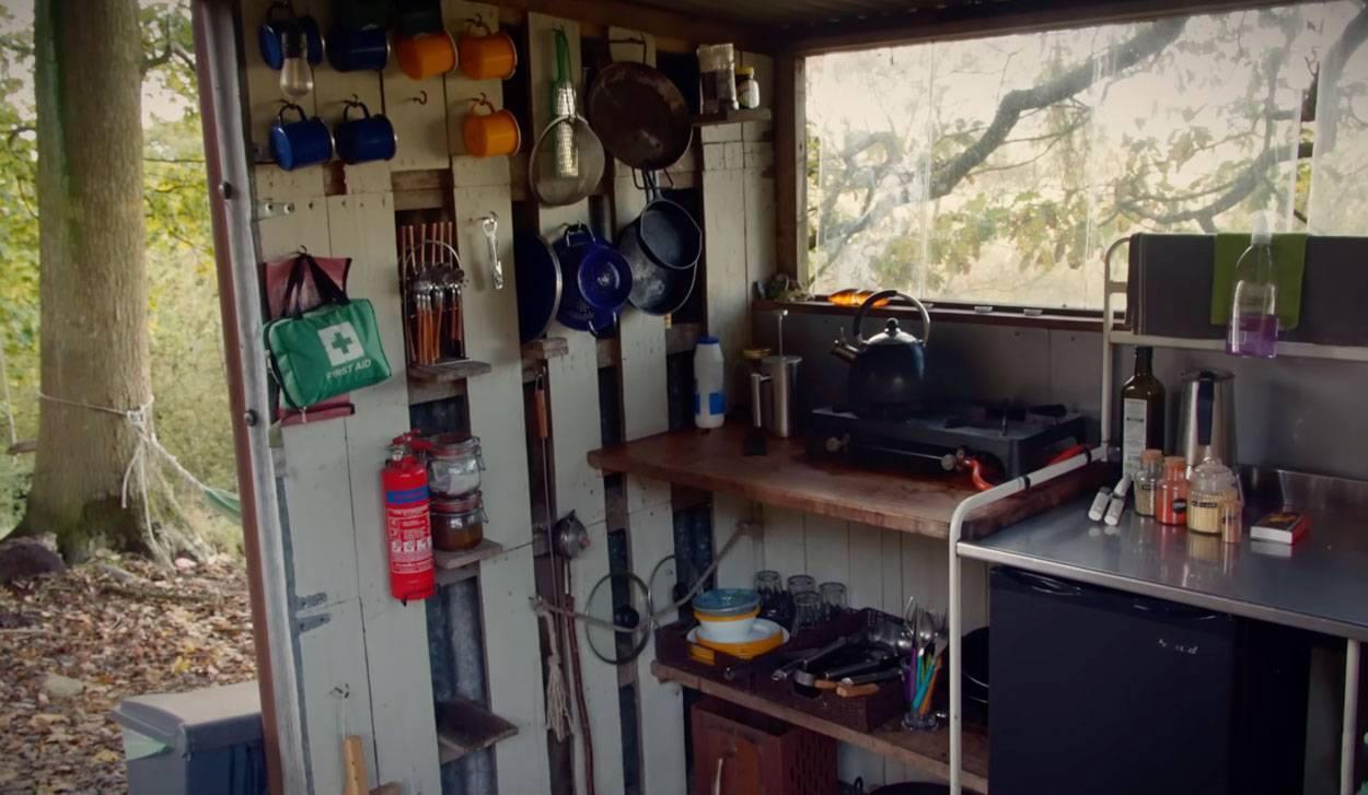 she-built-a-secret-treehouse-wait-until-you-see-the-inside-10