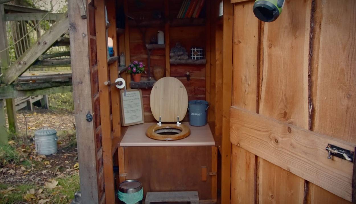 she-built-a-secret-treehouse-wait-until-you-see-the-inside-13