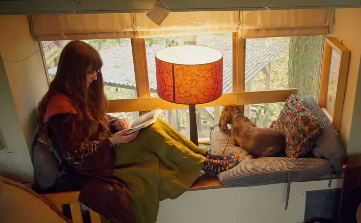 she-built-a-secret-treehouse-wait-until-you-see-the-inside-5