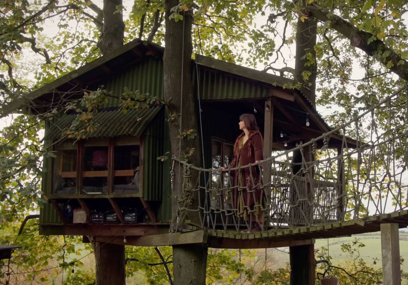 she-left-the-city-for-a-treehouse-see-her-secret-sanctuary-1