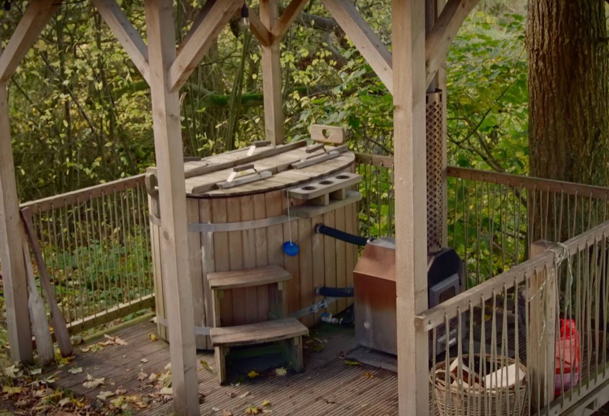 she-left-the-city-for-a-treehouse-see-her-secret-sanctuary-11