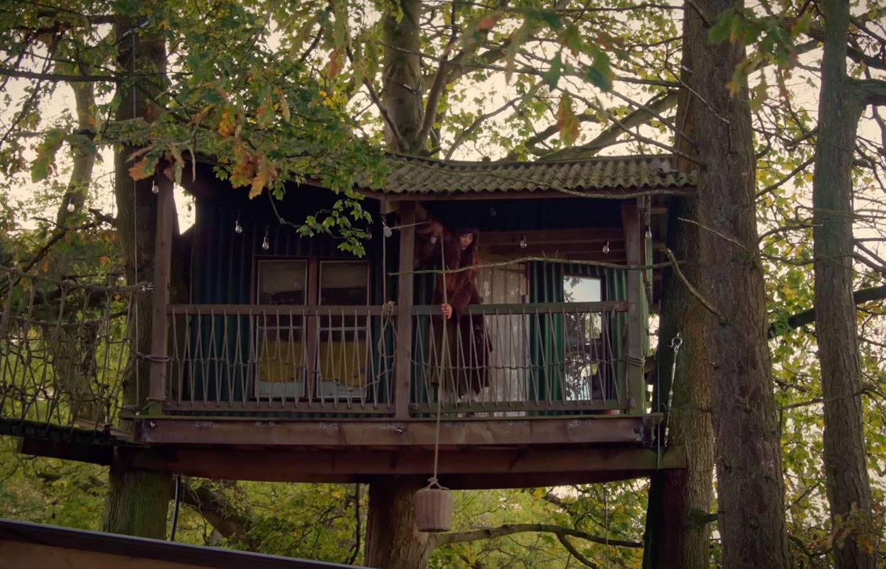 she-left-the-city-for-a-treehouse-see-her-secret-sanctuary-18