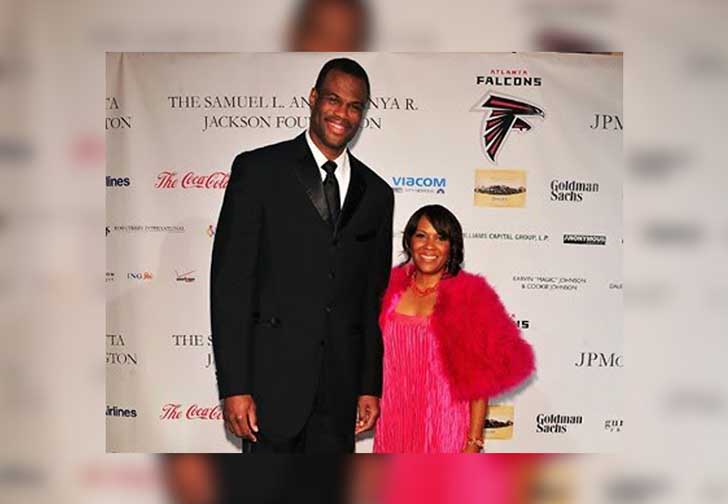 the-25-richest-nba-players-and-the-women-behind-them_47