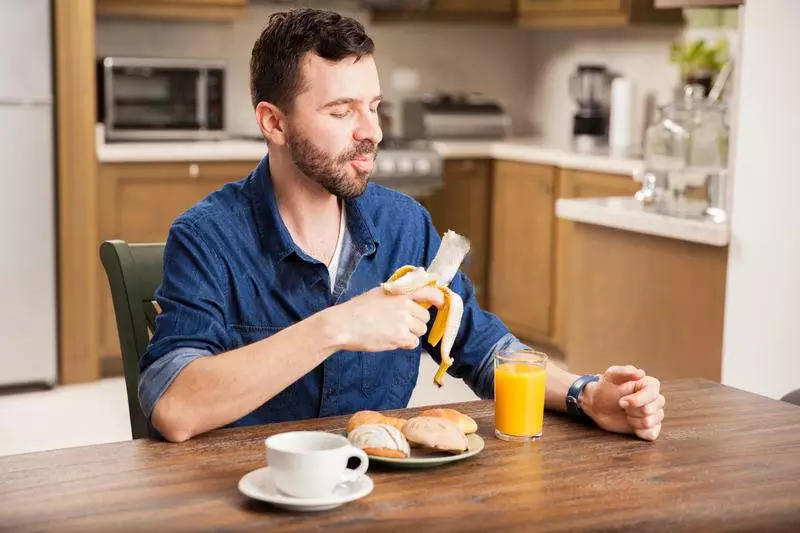 Two Bananas Every Day: The Secret To A Calm Belly And A Protected Heart FR_6