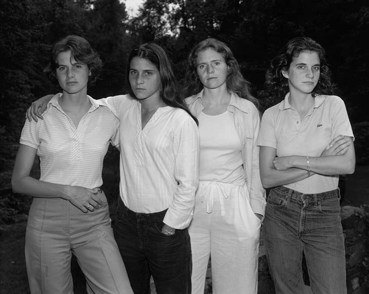 we-are-family-every-year-over-a-40-year-period-these-sisters-gathered-together-for-a-photo_1