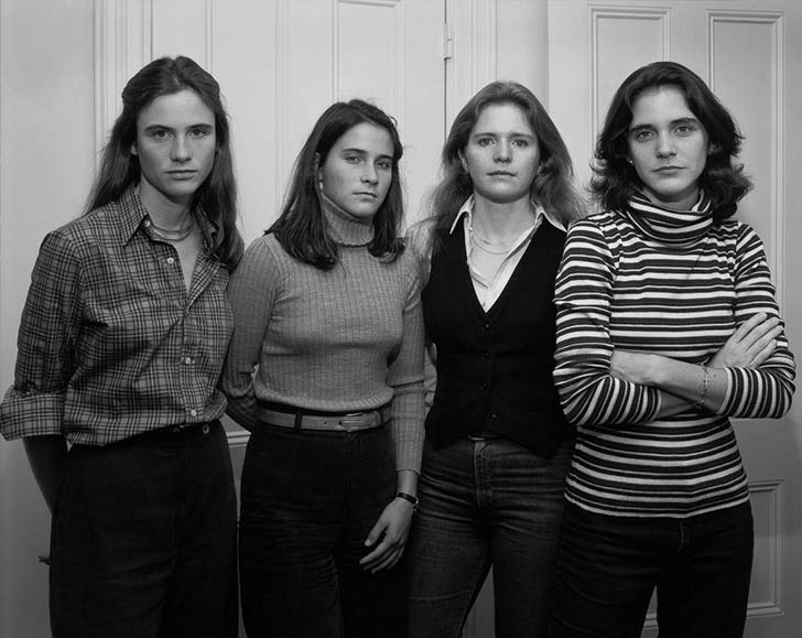 we-are-family-every-year-over-a-40-year-period-these-sisters-gathered-together-for-a-photo_2