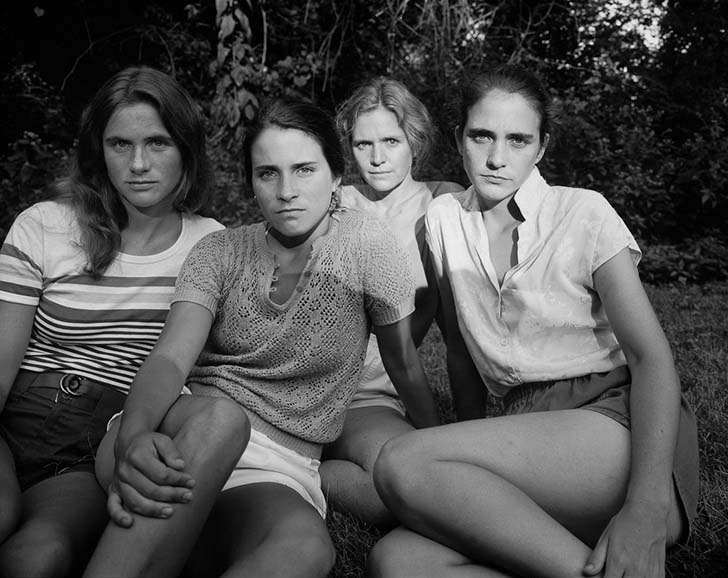 we-are-family-every-year-over-a-40-year-period-these-sisters-gathered-together-for-a-photo_4