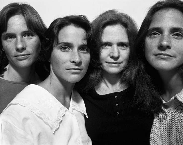we-are-family-every-year-over-a-40-year-period-these-sisters-gathered-together-for-a-photo_8