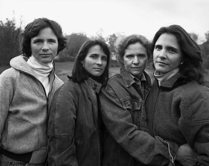 we-are-family-every-year-over-a-40-year-period-these-sisters-gathered-together-for-a-photo_9