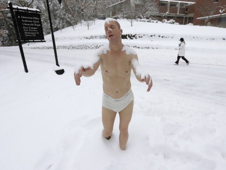 Weird Statues_10