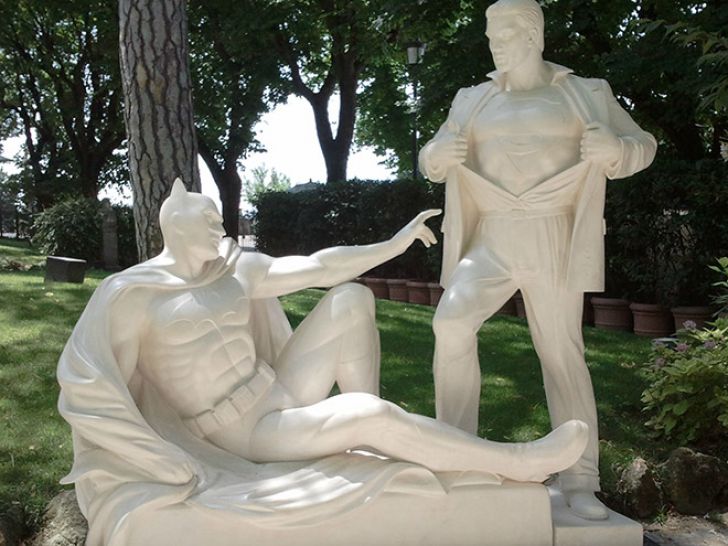 Weird Statues_11