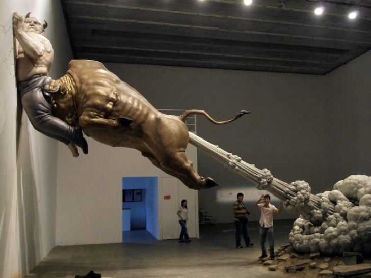 Weird Statues_13