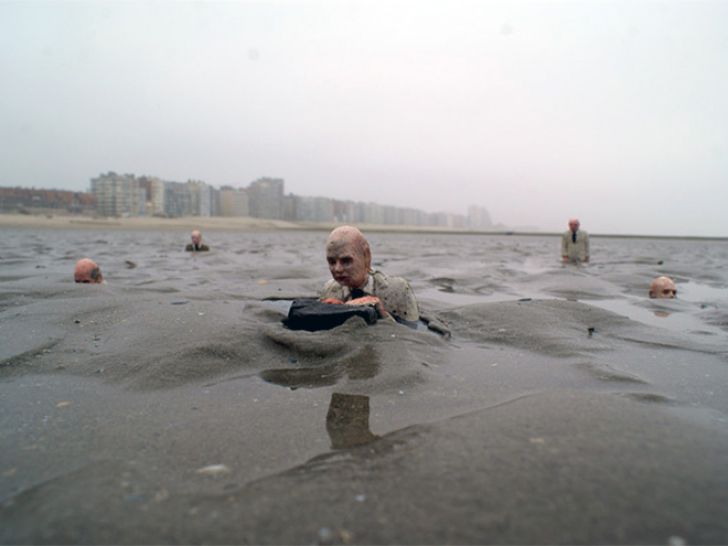 Weird Statues_16