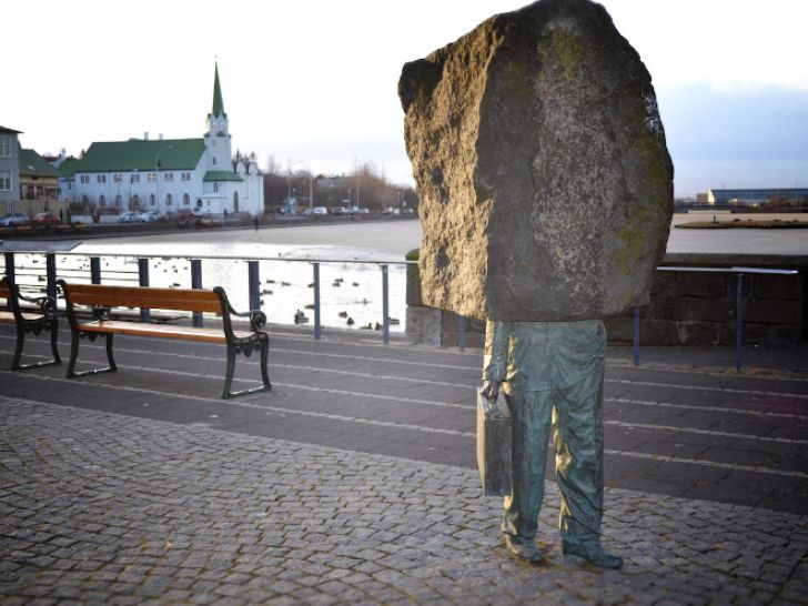 Weird Statues_2