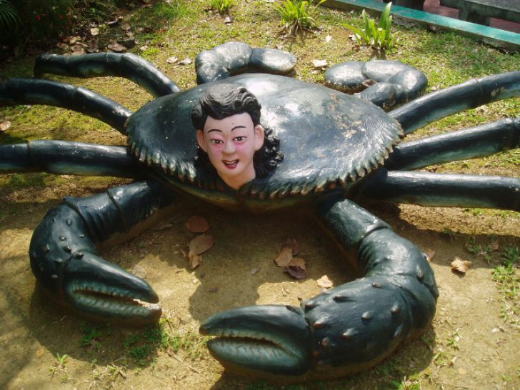 Weird Statues_4