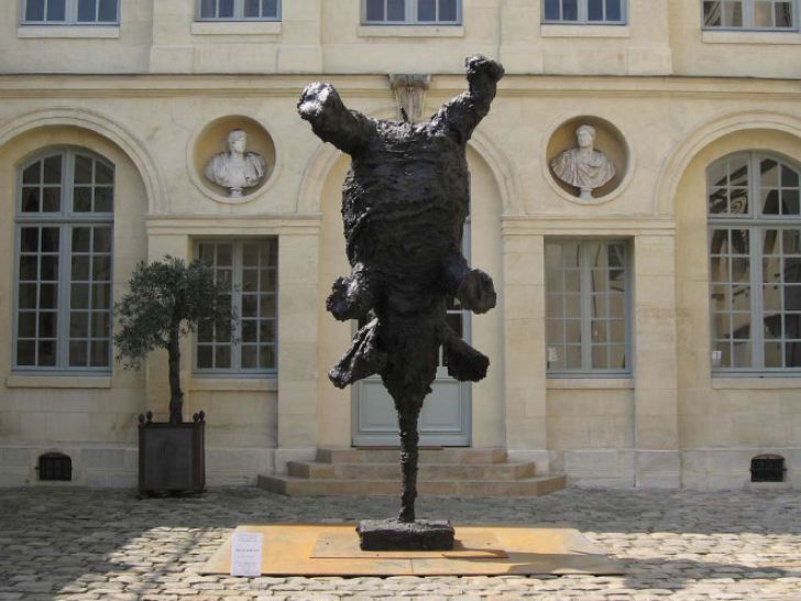 Weird Statues_5