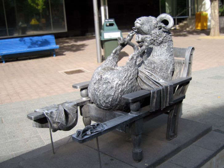 Weird Statues_7