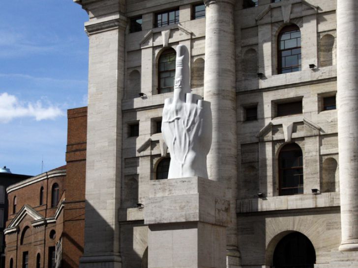 Weird Statues_8