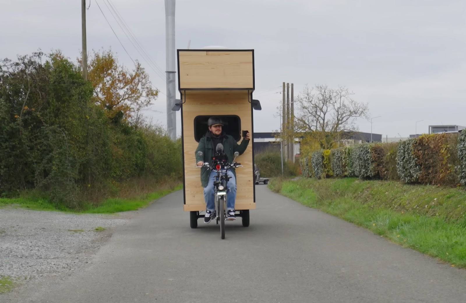 what-a-genius-he-built-a-house-and-towed-it-by-bike-for-310-feet-fr-1