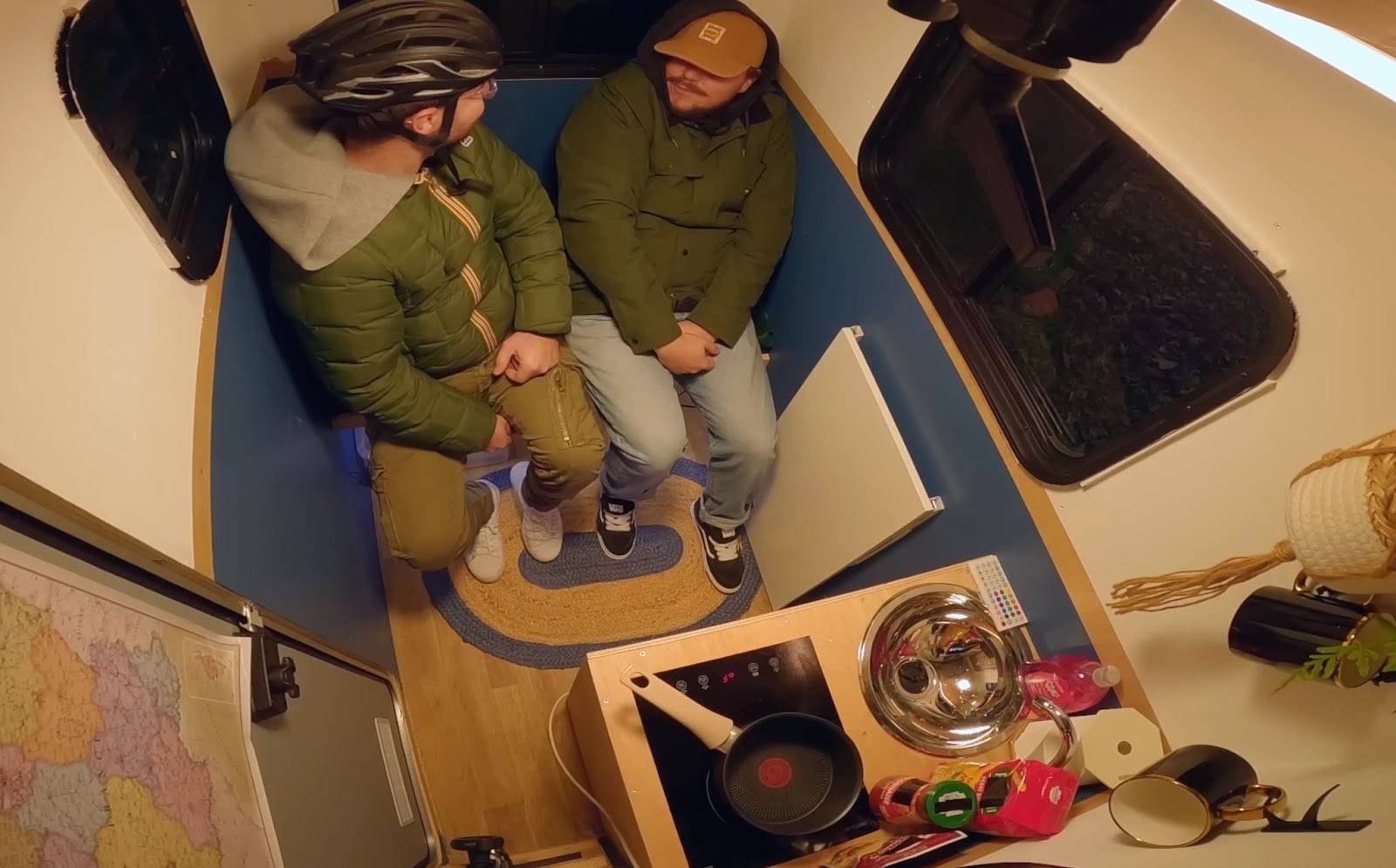 what-a-genius-he-built-a-house-and-towed-it-by-bike-for-310-feet-fr-4