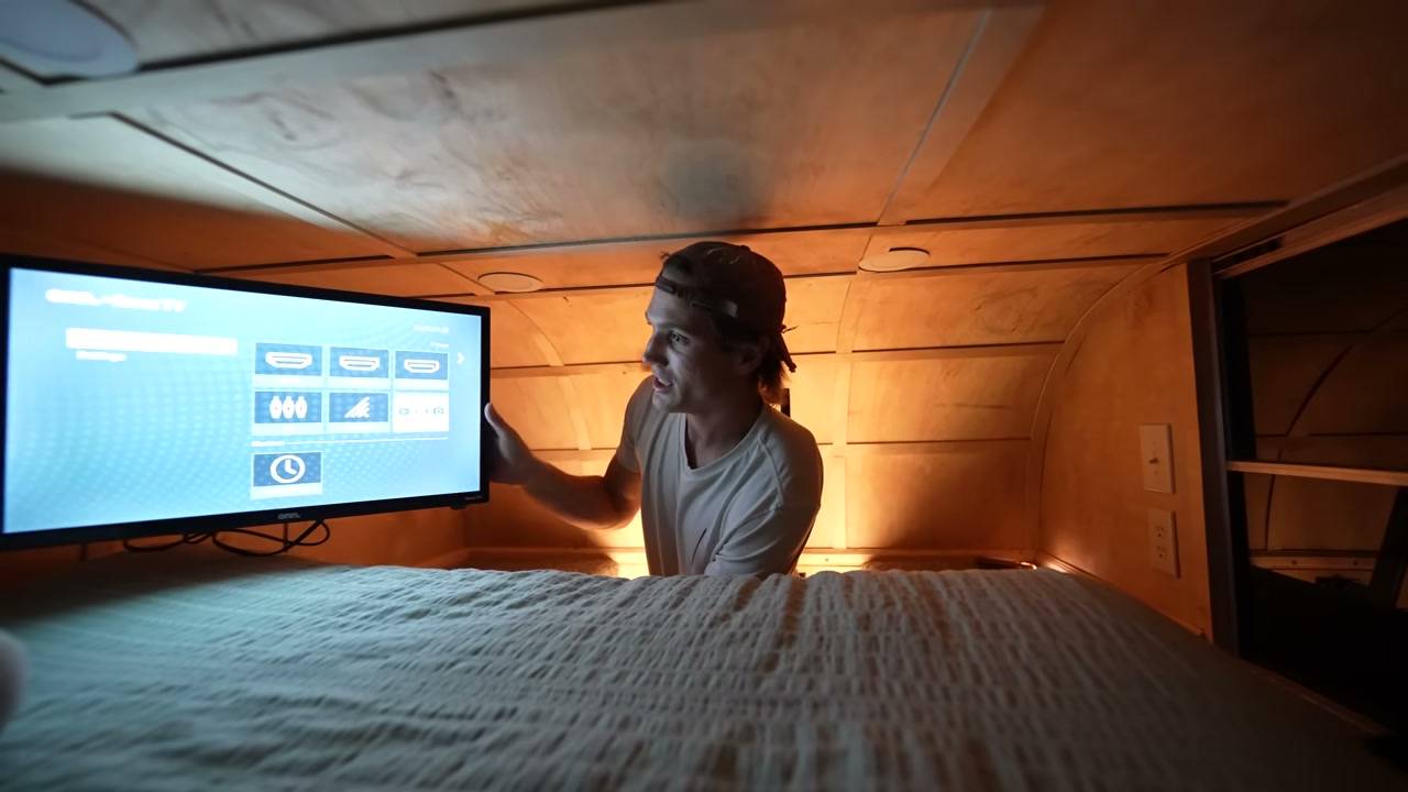 world-s-first-13-foot-triple-deck-micro-camper-step-inside-12