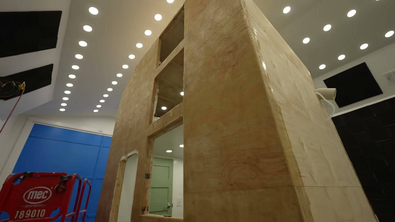 world-s-first-13-foot-triple-deck-micro-camper-step-inside-13